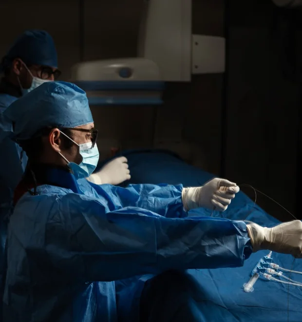 Procedimiento en la sala de hemodinámica de la Unidad de Cardiología San Juan